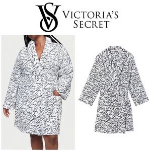 Victoria’s Secret Plush Robe FREE SLIPPERS